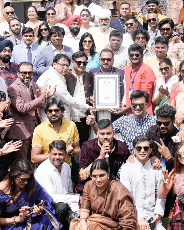 The team holding the Oxford Records certificate at the Jaipur parade